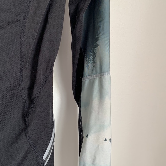 Icyzone brand long sleeve half zip running top size small - Picture 7 of 7